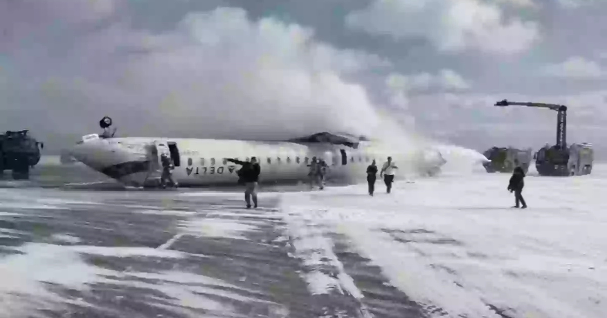 Shocking footage shows plane upsidedown after crash landing in Canada