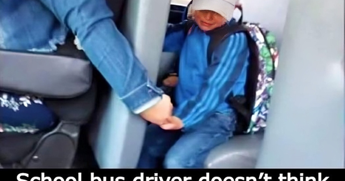 Bus driver didn’t think photo holding crying kid’s hand was a “big deal ...