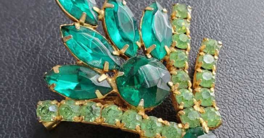 How To Identify D & E Vintage Jewelry And Why It’s Worth So Much!