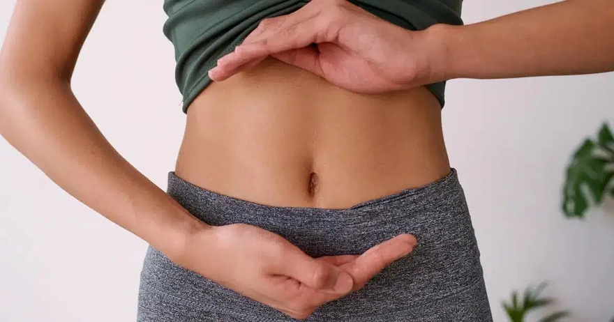 A few drops of this essential oil on the navel relieve pain and improve digestion