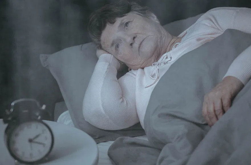 Waking Up Between 3 am and 5 am? Here’s What It Means