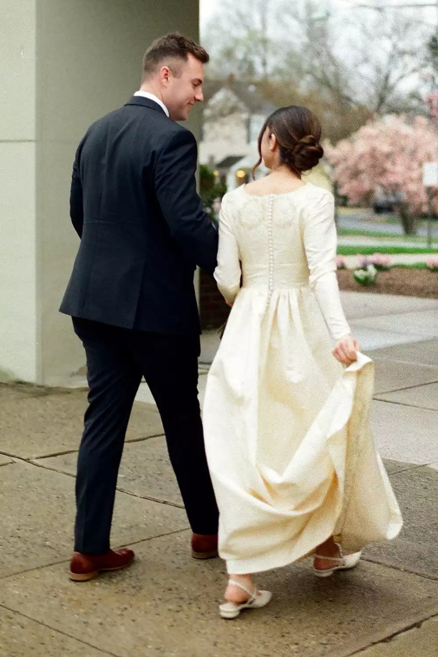 Bride Surprises Grandmother by Wearing Her 1963 Wedding Dress: See Her Emotional Reaction