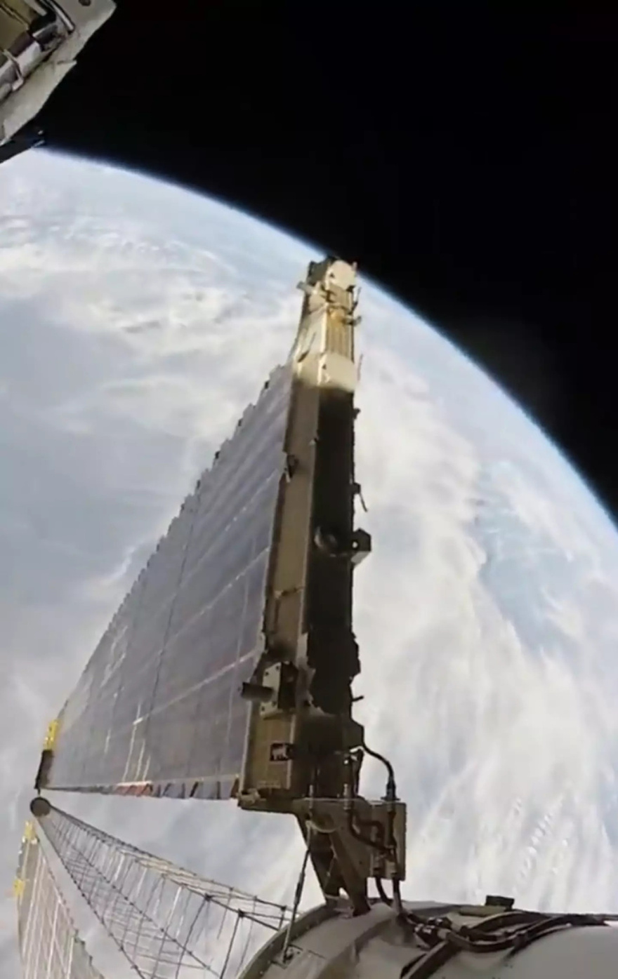 Astronaut Waves and Flips Camera to Shut Down Flat Earthers Once And For All