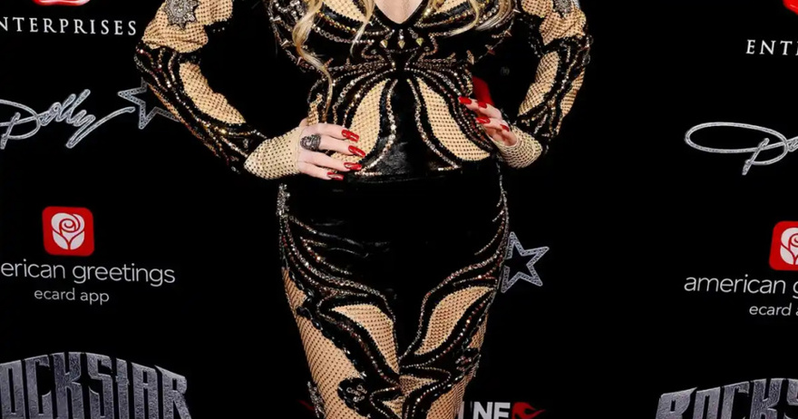 Dolly Parton Wants to Look ‘Artificial’ With Her Beauty: ‘I Like the Overdone’