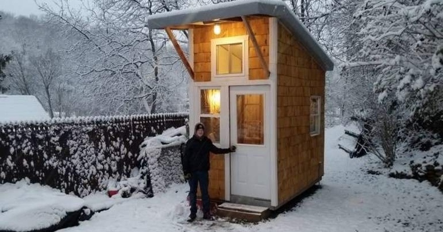 For the Cost of an Iphone He made a House of only 89 Squares, but Wait Until you See Inside