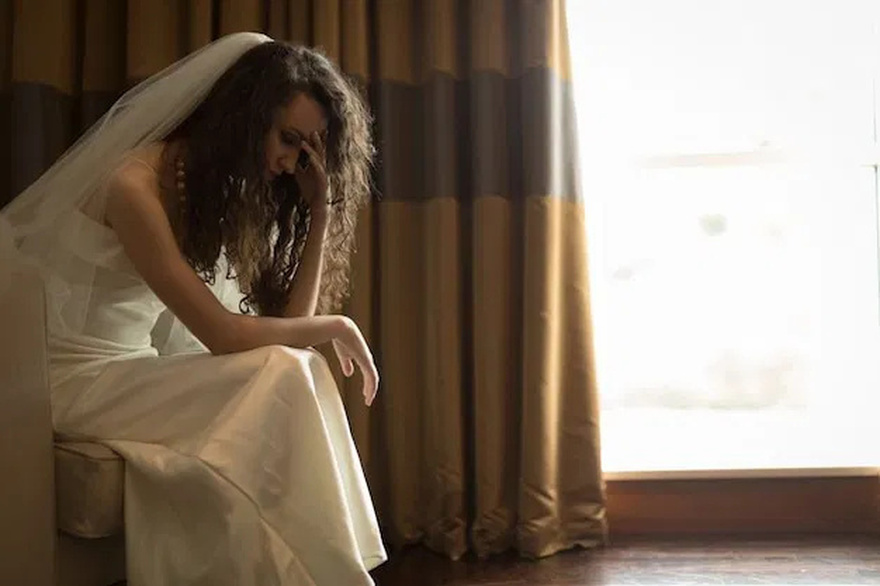 The poor student married a 60-year-old man. And after the wedding, he asked her for something in the bedroom that left her PARALYZED…