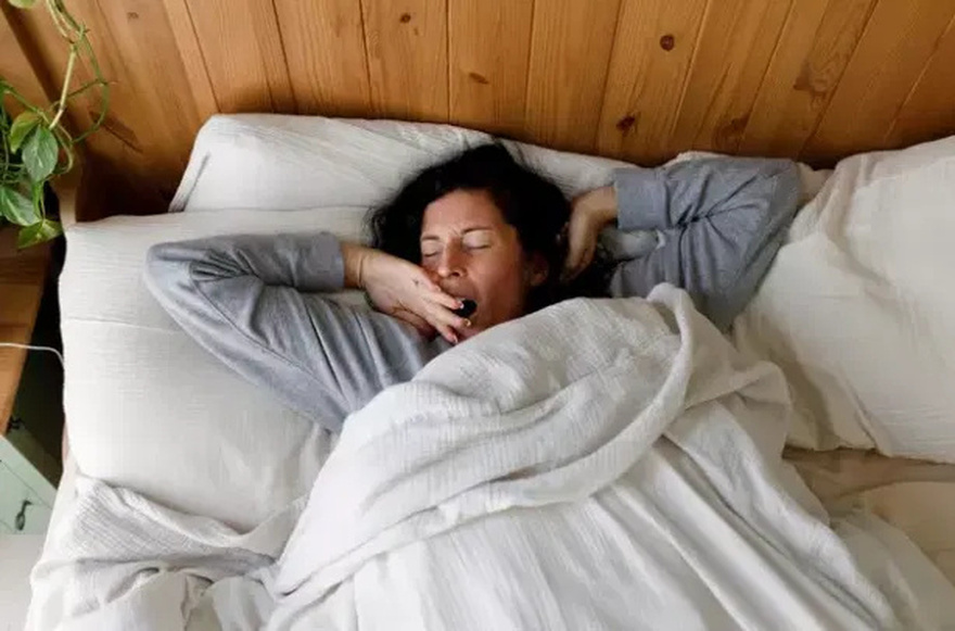 People disturbed after realising what yellow stuff in your eyes when you wake up actually is