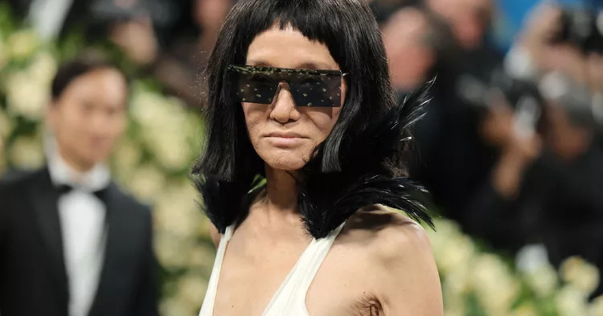 Vera Wang, 75, Looks Nearly Unrecognizable with Baby Bangs and Incognito Shades at 2025 Met Gala