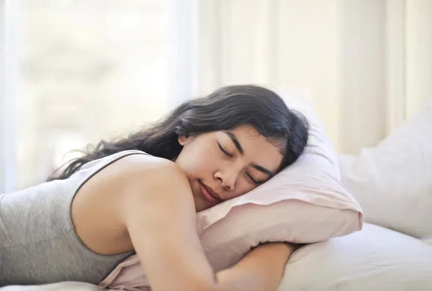 8 signs someone misses you a lot, according to psychology
