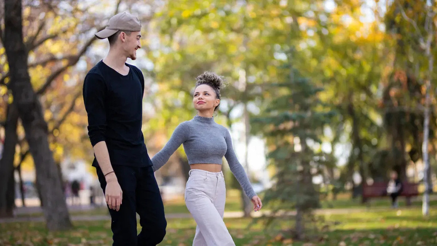 Why do many men prefer short women