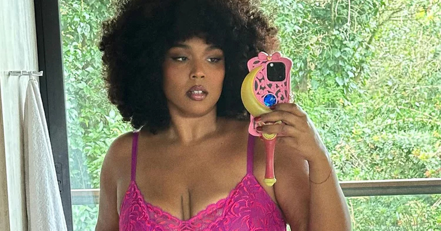 Lizzo Shows Off Weight Loss in Lingerie: ‘Smoothing Lace Is Back’