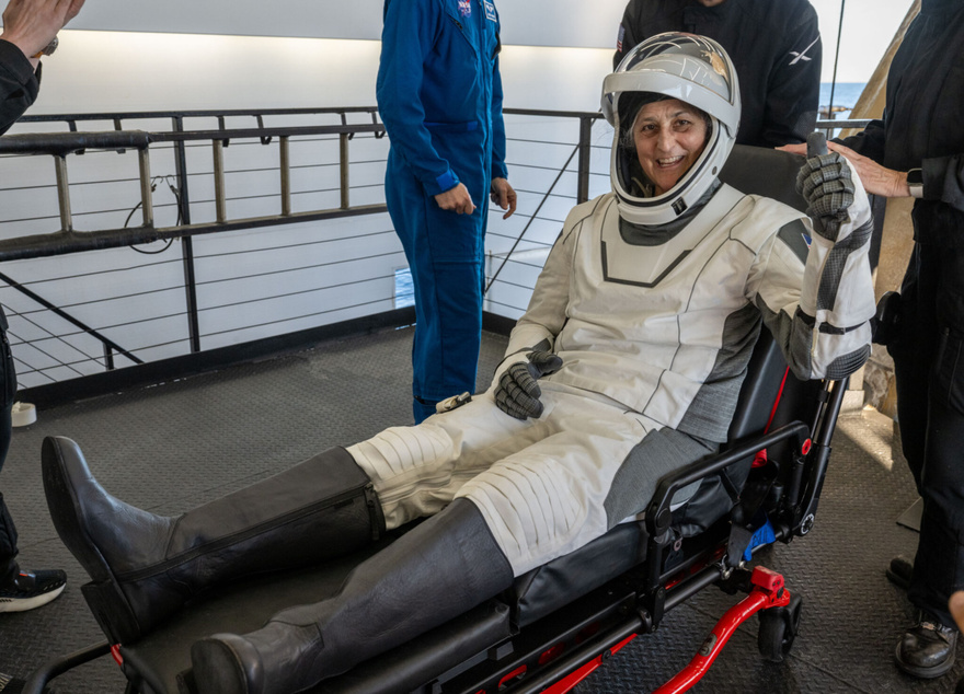 Before/after photos of stranded astronauts show impact of being stuck in space