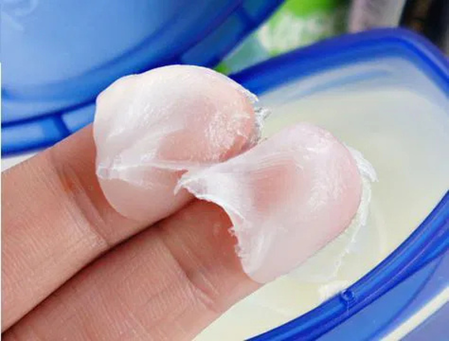 Discover 9 reasons why every woman should have a jar of Vaseline
