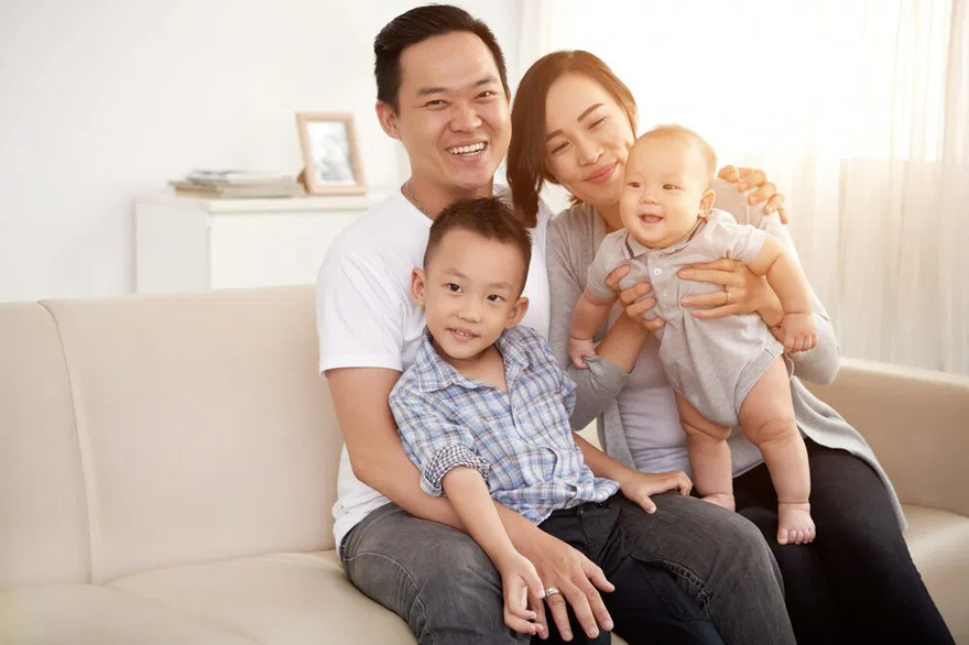 I Showed Up at My Parents’ for Easter Only to Find Out My Older Sister Kicked Them Out and Made Them Live in Their Own Garage – It Was Her Biggest Mistake