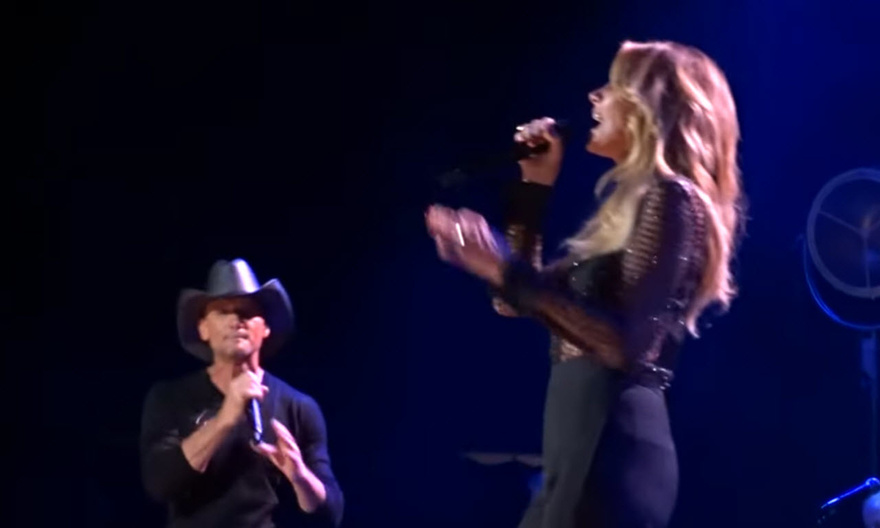 Tim McGraw And Faith Hill Shock The Crowd When They Show Up On Stage Unexpectedly.