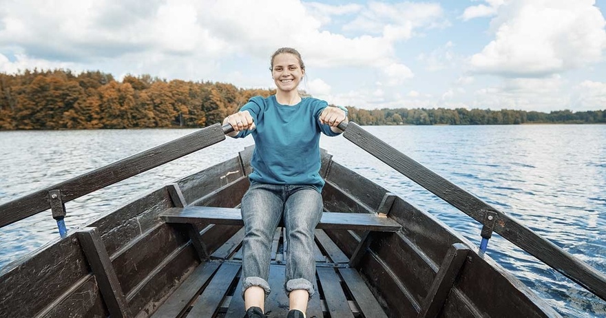 There’s a Woman in a Boat Riddle: Try to Solve the Viral Riddle