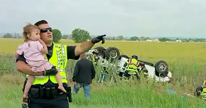 Dad dies in car crash, so police officer comforts his distraught daughter by singing