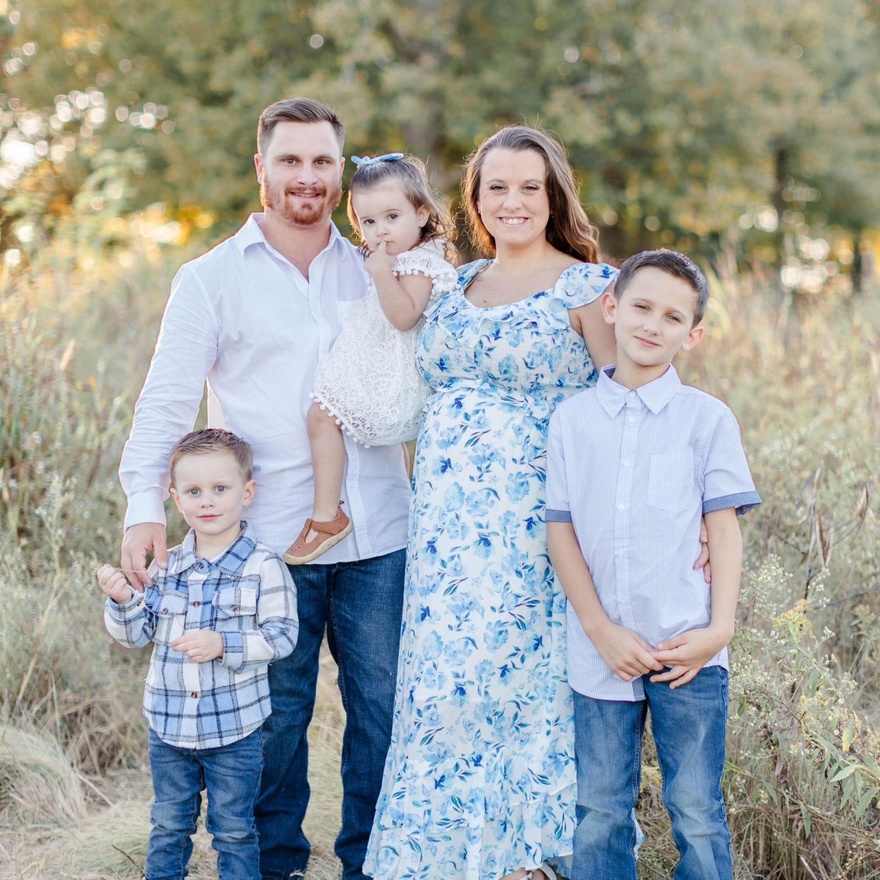 Mom and 4 children killed in fiery crash while traveling to see husband