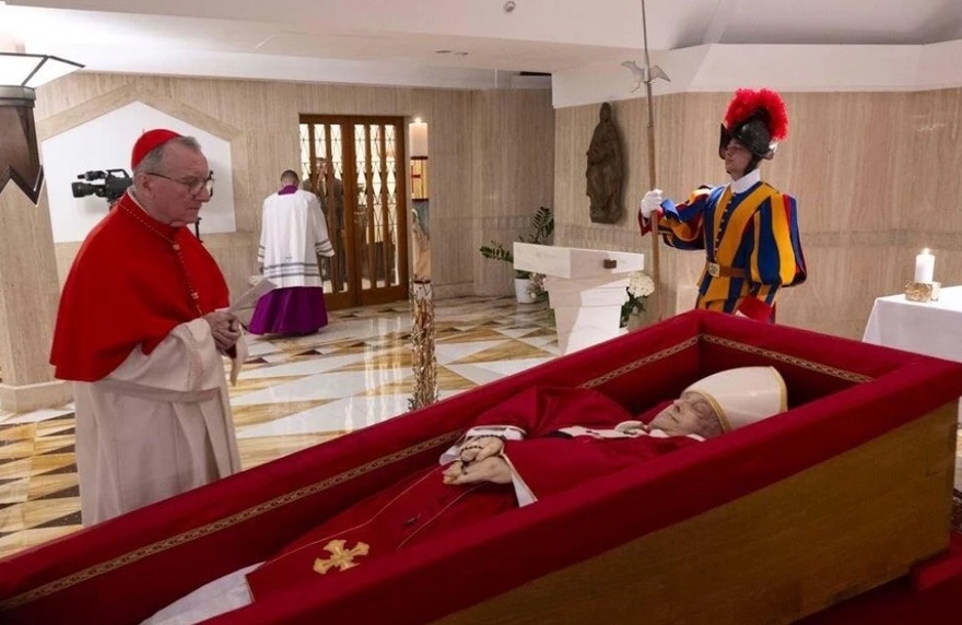 The holy items inside Pope Francis’ casket