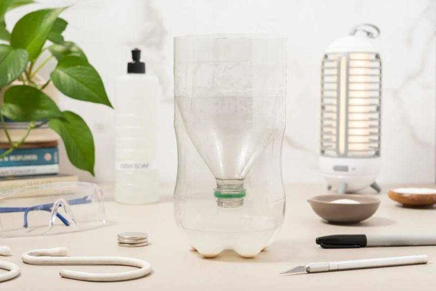 Put this for 1 hour in your house, you will never see flies, mosquitoes or cockroaches again