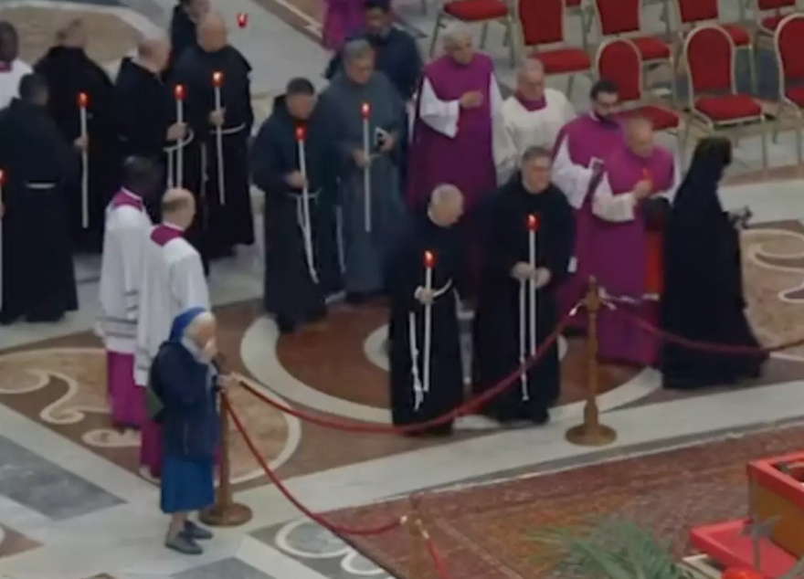 Nun who broke protocol to mourn Pope Francis speaks out