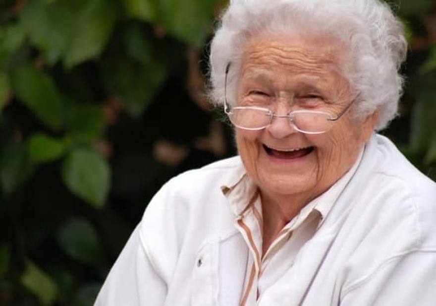 79 year old man wants to buy Viagra, his wife has the perfect reply ready