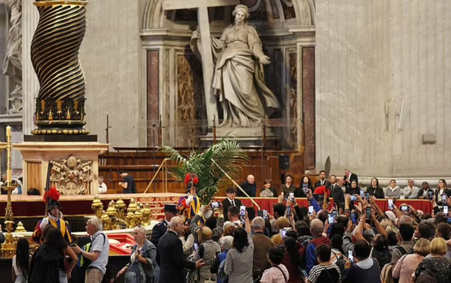 New rule for viewing Pope Francis’ body after “outrageous” behavior