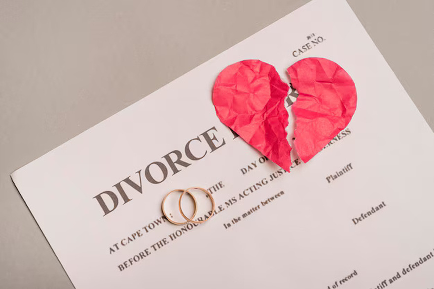 The mother-in-law mocked her son’s wife for a long time until one day she received an eviction notice signed by her daughter-in-law.