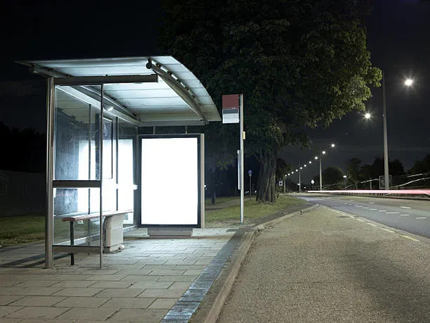 At the bus stop, a woman left me a little girl and a suitcase full of money—I remained silent for 30 years, but I never expected…