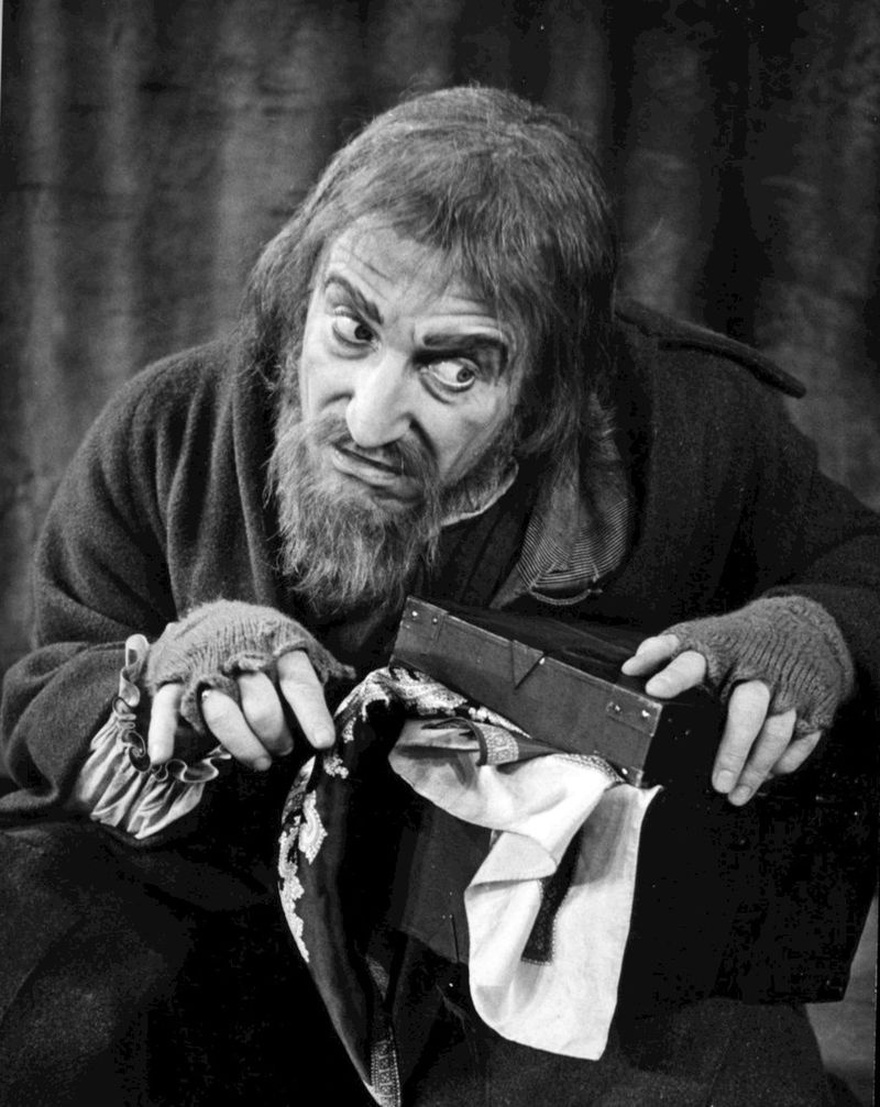 Star Wars actor Clive Revill dies at 94