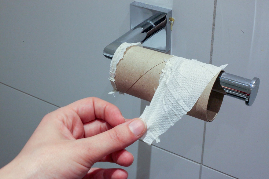 People Shocked to Learn Reason Public Toilet Doors Don’t Touch The Floor