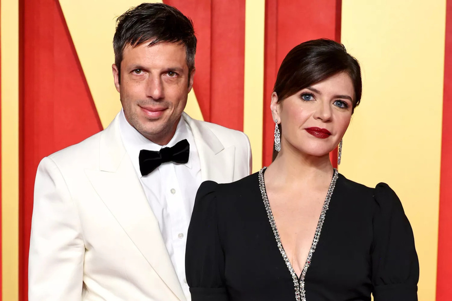 Meet the Real-Life Loves of the Georgie & Mandy’s First Marriage Cast (Including One Couple Who Met on an Iconic TV Show)