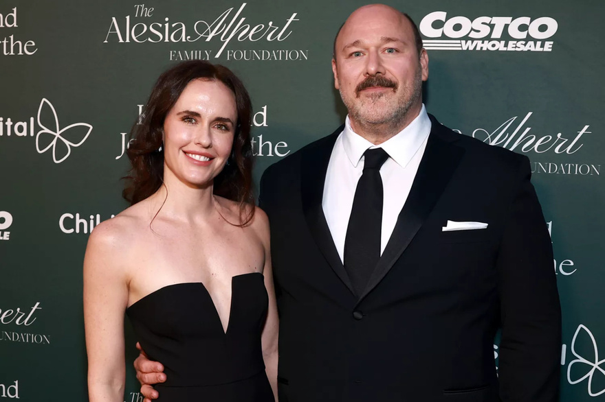 Meet the Real-Life Loves of the Georgie & Mandy’s First Marriage Cast (Including One Couple Who Met on an Iconic TV Show)