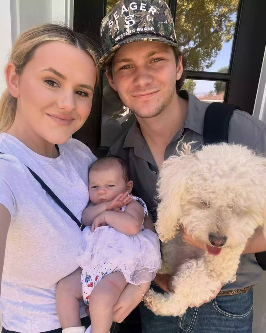 Meet the Real-Life Loves of the Georgie & Mandy’s First Marriage Cast (Including One Couple Who Met on an Iconic TV Show)