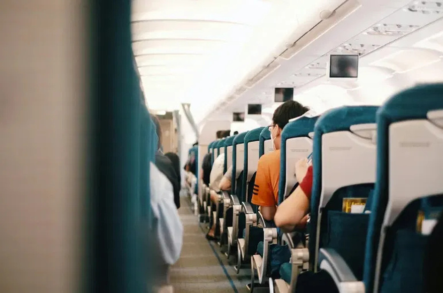 Flight Attendant Came up to Me and Said, ‘Stay after Landing Plᴇasᴇ, the Pilot Wants to Talk to You Personally’
