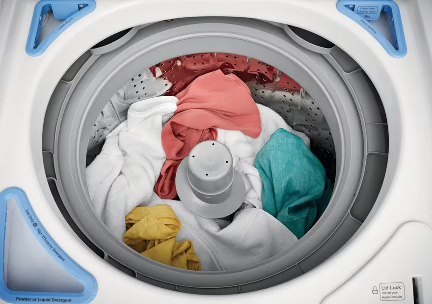 When washing clothes, don’t just put in detergent! Do this little trick, dirty clothes will be like new!