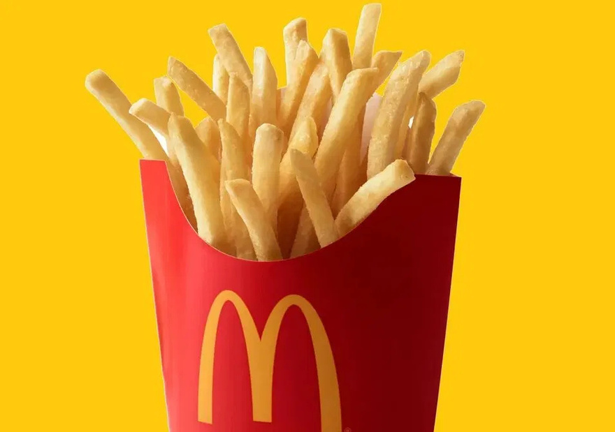 People Are Boycotting McDonald’s After Seeing What Worker Was “Cooking” With The Fries
