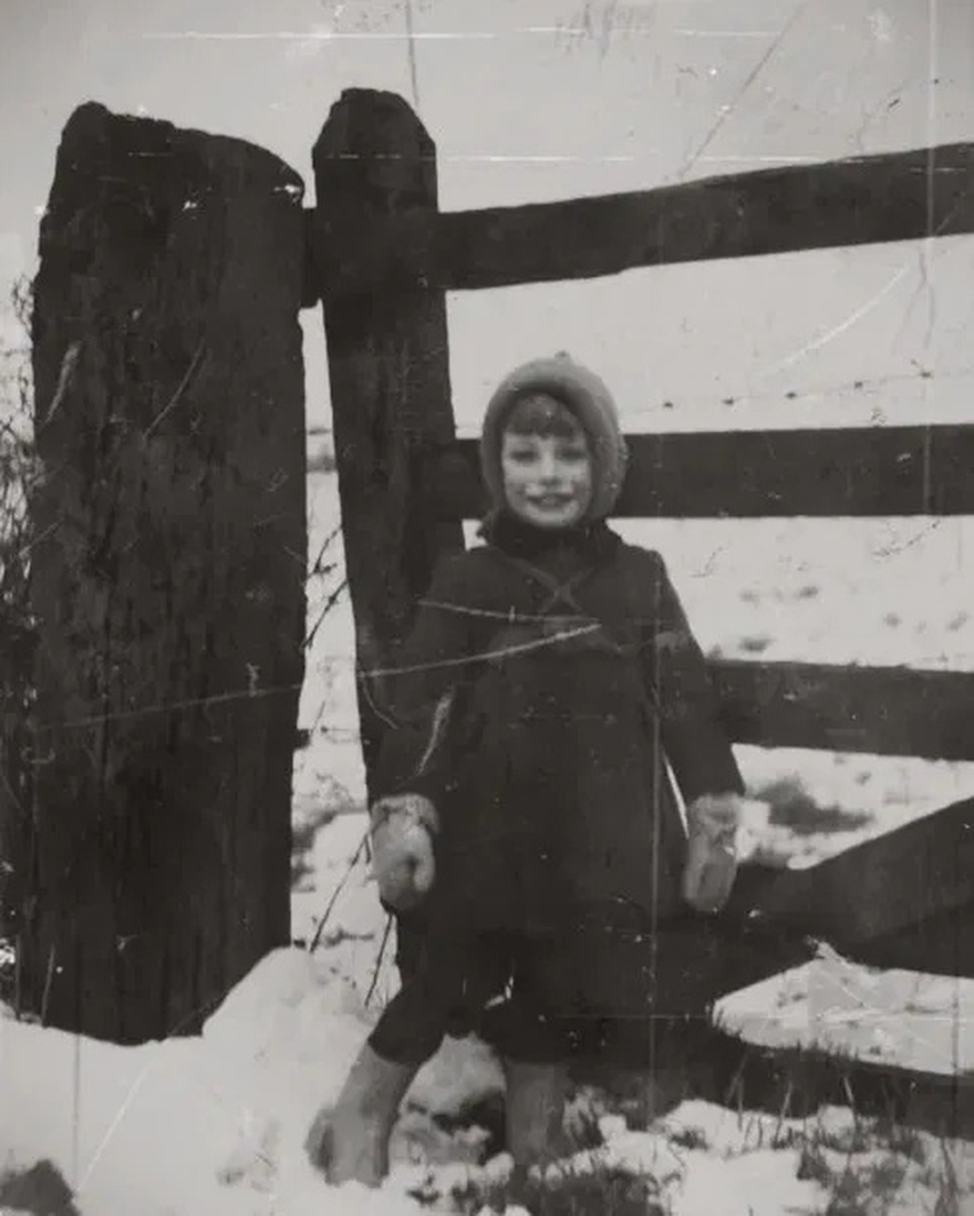 After Mom’s Passing, Son Accidentally Finds His Childhood Pic with Her and Boy Who Looks Like Him