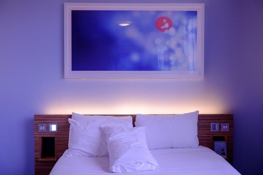 This Is Why You Should Turn A Bathroom Light On When Sleeping at a Motel or Motel