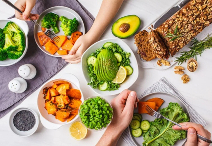 What to Eat at 40 for Better Health at 70