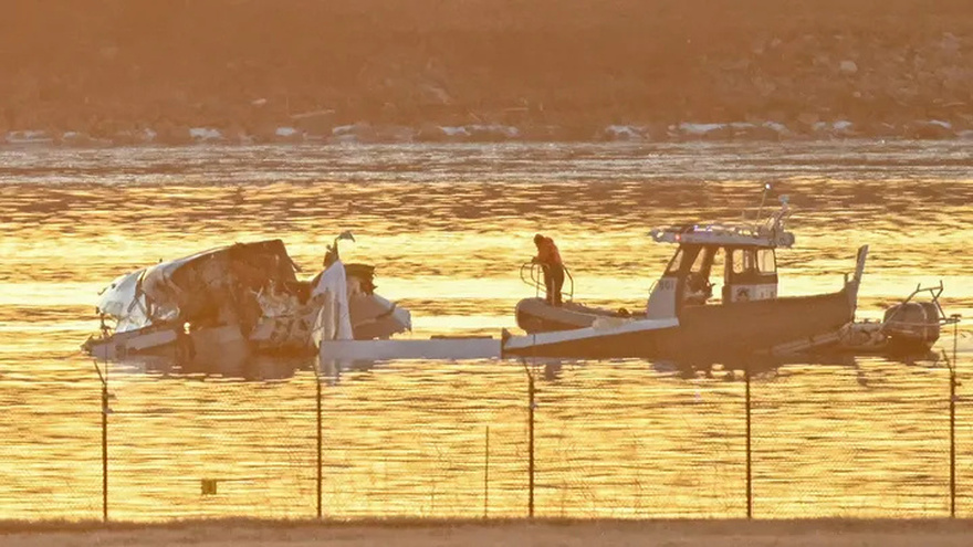 Miracle on the Hudson’s Capt. Sully reacts to deadly DC aircraft collision