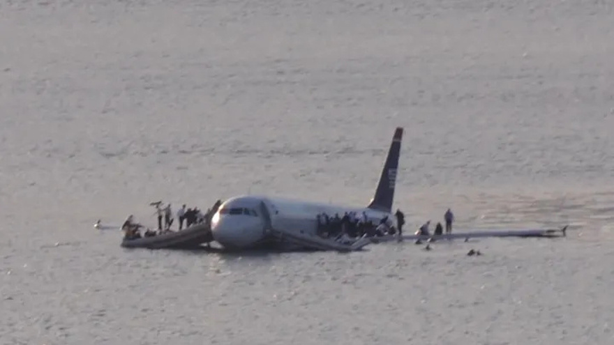 Miracle on the Hudson’s Capt. Sully reacts to deadly DC aircraft collision