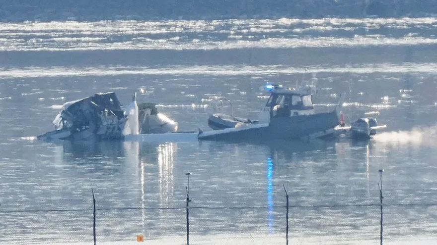 Miracle on the Hudson’s Capt. Sully reacts to deadly DC aircraft collision