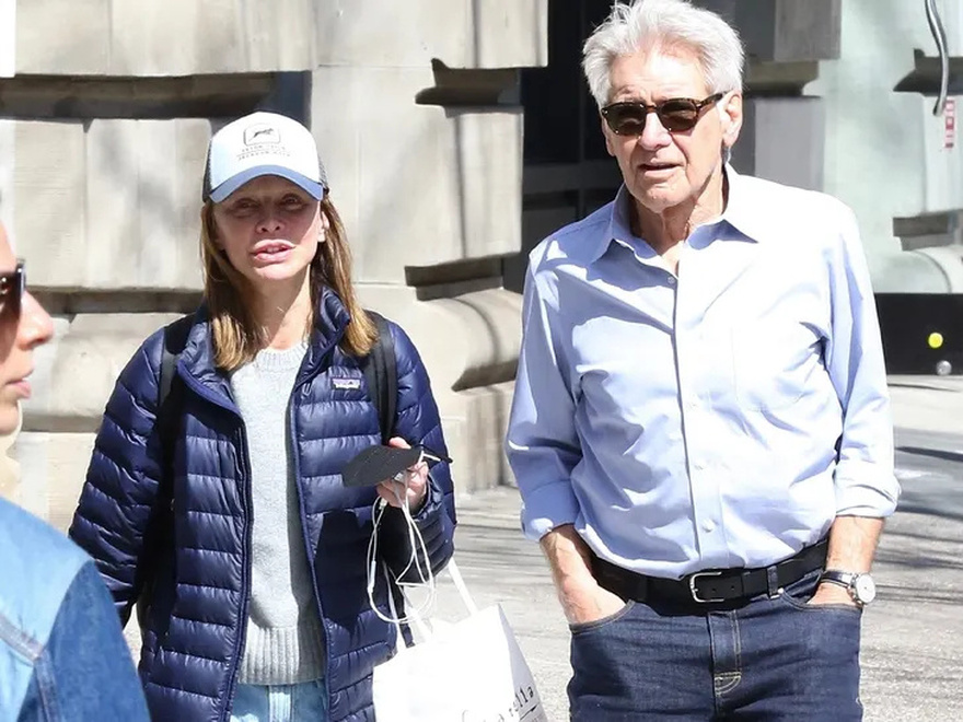 Harrison Ford kisses wife Calista Flockhart on New York City Subway Platform