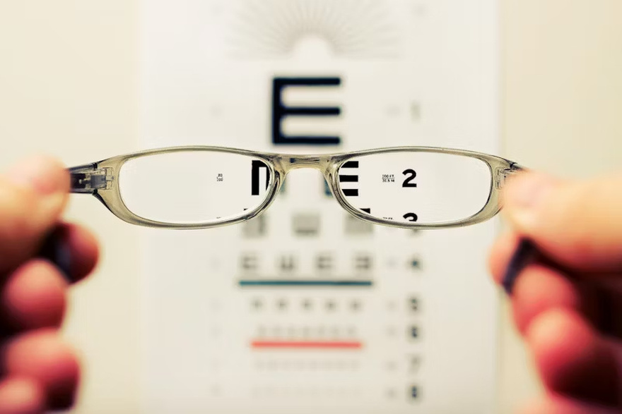 What Are Eye Floaters? Here What To Do If you Start Seeing Them, According to an Eye Doctor