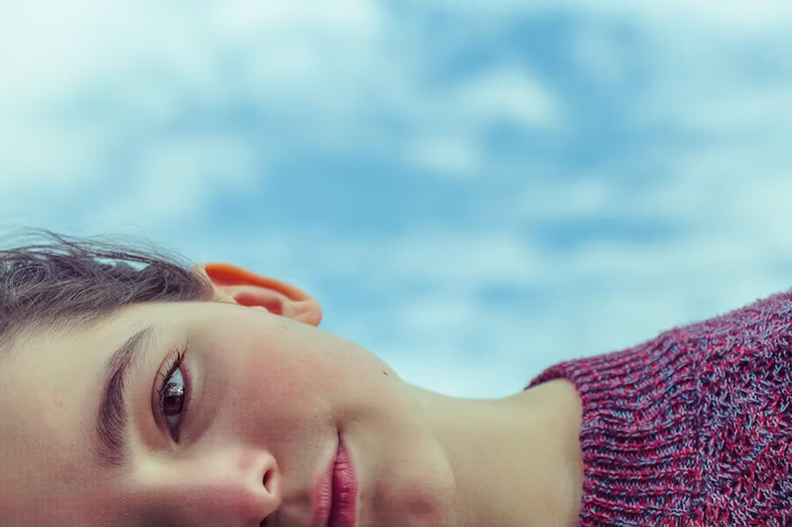 What Are Eye Floaters? Here What To Do If you Start Seeing Them, According to an Eye Doctor