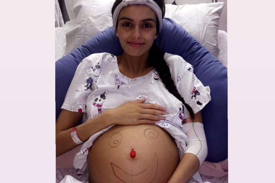 Teen mom who chose son’s birth over cancer treatment dies