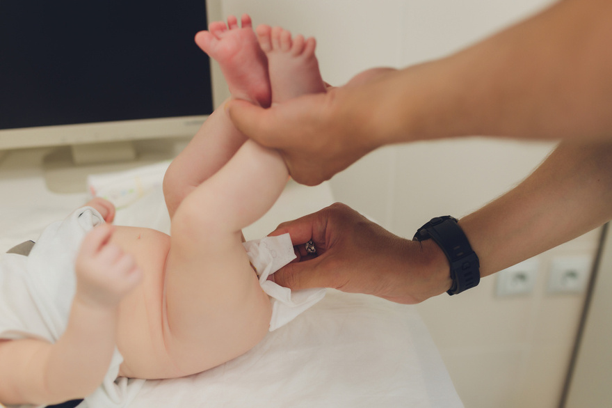 Expert tells parents to ask baby’s consent when changing diapers