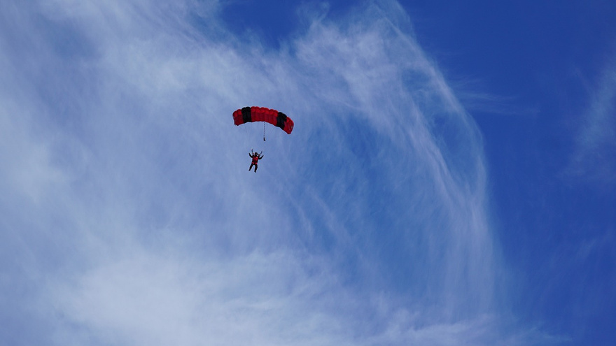 Expert Skydiver Catches His Final Words On Film as He Forgot to Put On His Parachute