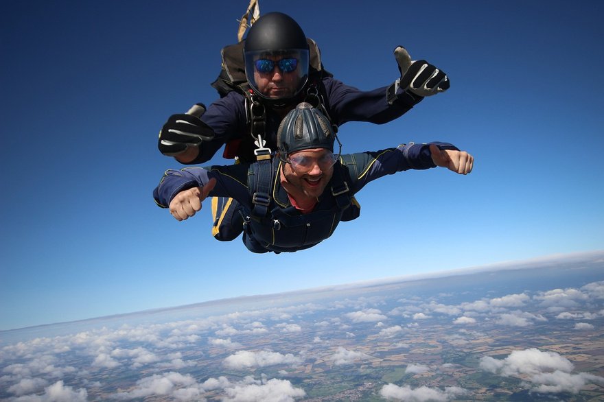 Expert Skydiver Catches His Final Words On Film as He Forgot to Put On His Parachute